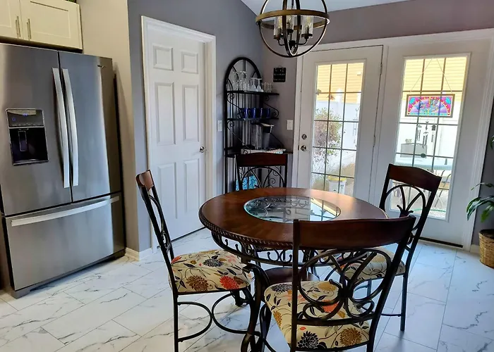 Hot Tub Hideaway 3 Br