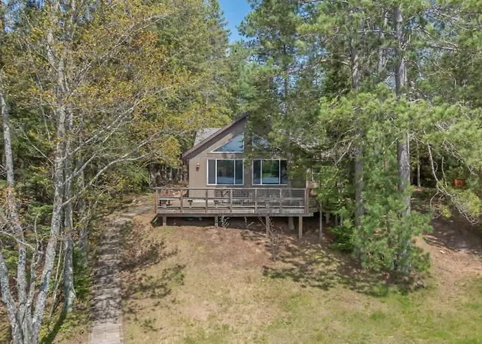 Chain Lake Retreat Holiday Home