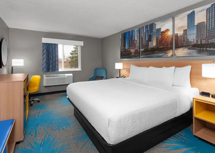 Days Inn By Wyndham Waukegan Great Lakes