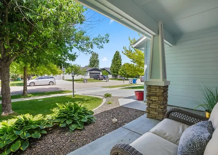 Large Nampa Gathering! Basketball Courts Community