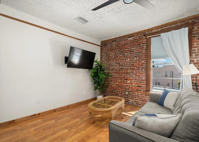 Circle Overlook-Downtown Apartment Stay