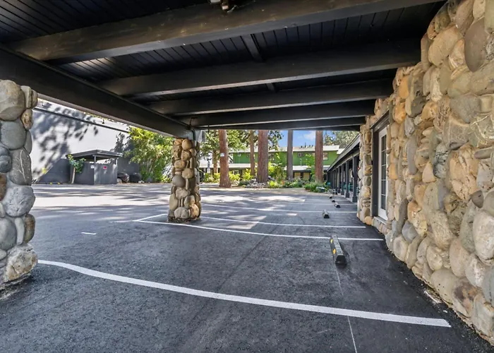 South Lake Chalet, A Zenstay Hotel