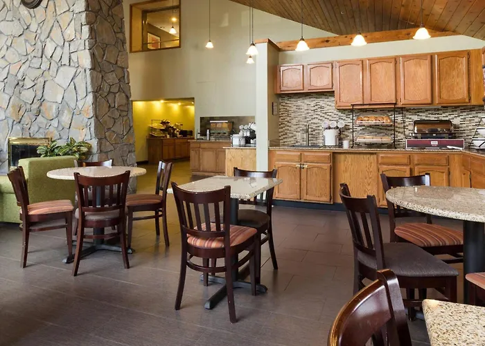 Comfort Inn & Suites Syracuse-Carrier Circle