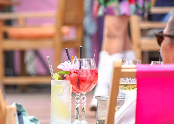 feels Beach Club Hotel