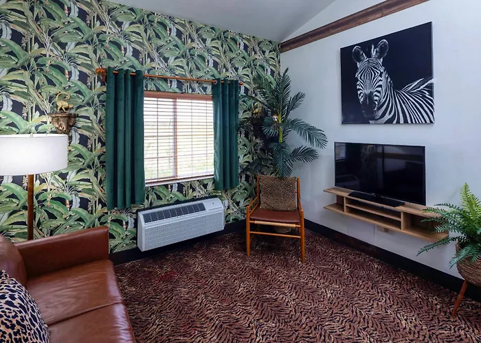Hotel J Green Bay