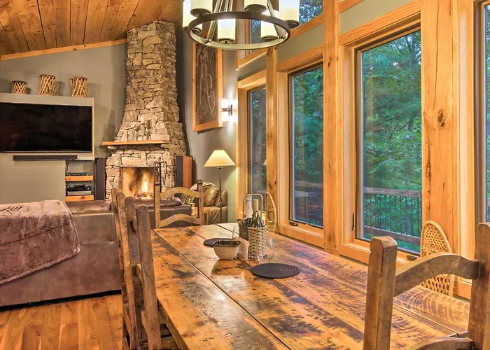 Couples' Treehouse Retreat W/ Hot Tub & Views