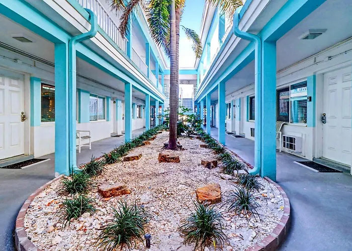 Pass-A-Grille Beach Retreat Unit 8