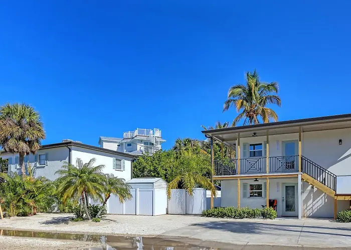 Canal 313 - Right In Siesta Key Village!