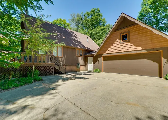 1 Mi To Tunnel Park: Holland Home W/ Fire Pit