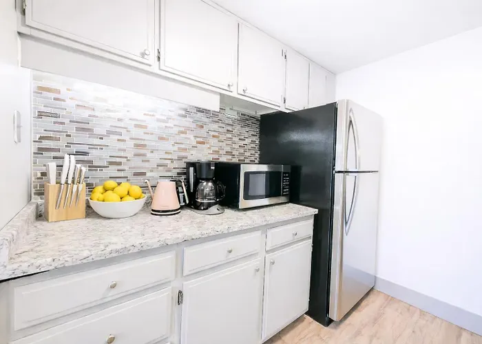 The Hartford Skyline - Stylish Downtown Condo With Wifi Gym