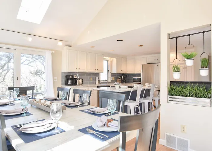 Beautiful Home Close To Ponds And Beach