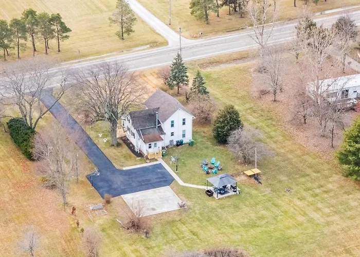 Welcoming Port Clinton Vacation Rental!