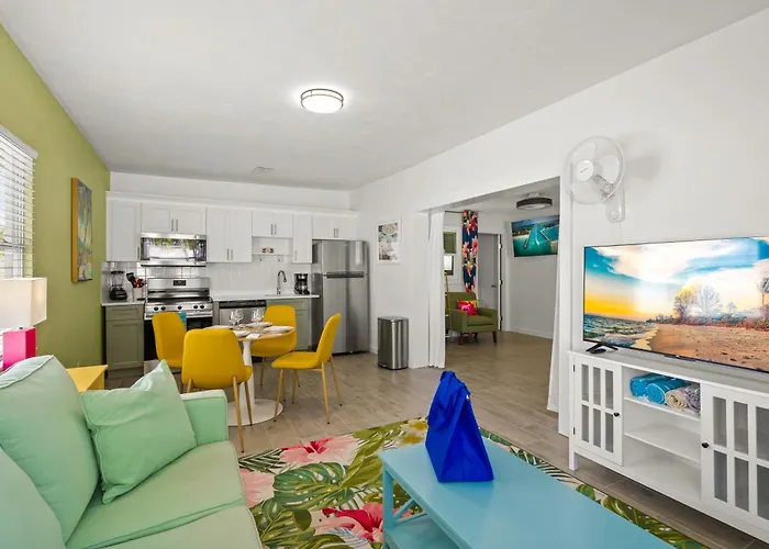 Hibiscus Villa • 3 Mins To Beach • Pool • Bbq