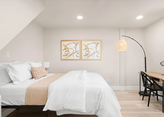 Downtown Lodi L Renovated L 5 Bedrooms L Sleeps 10