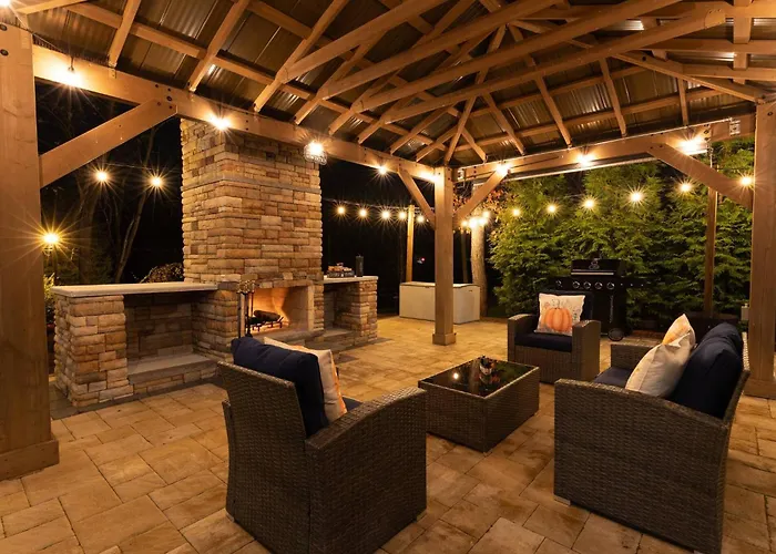 Harpers Ferry, Patio With Hot Tub & Fireplace