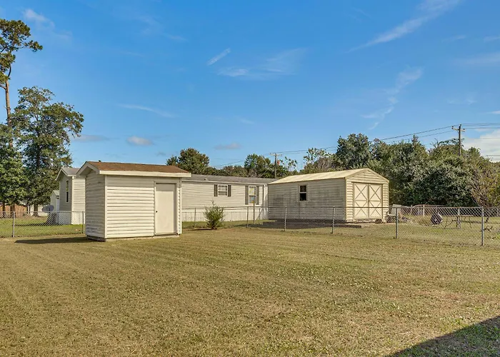 7 Mi To Beach & Ocean! Morehead City Home