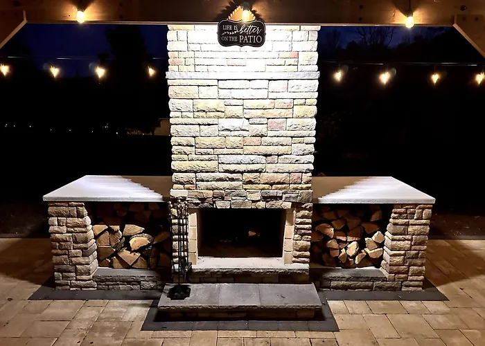 Harpers Ferry, Patio With Hot Tub & Fireplace