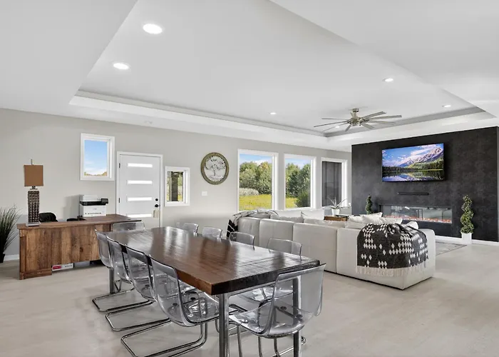 Peaceful Secluded Wausau Retreat