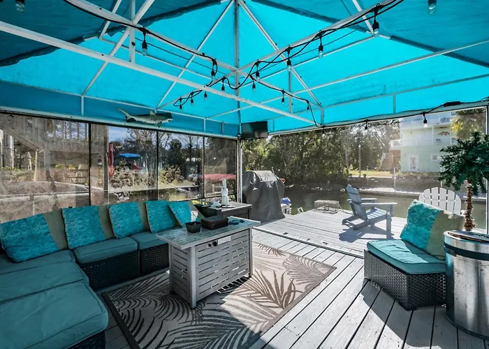 Wet Feet Retreat At Weeki Wachee, The Perfect Riverfront Escape