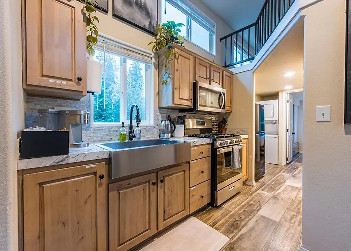Elkcreek Inn Creekside Tiny Home