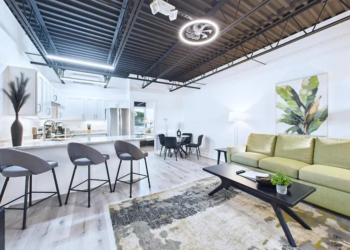 Bright Modern Loft By Port & Beaches -Unit 206