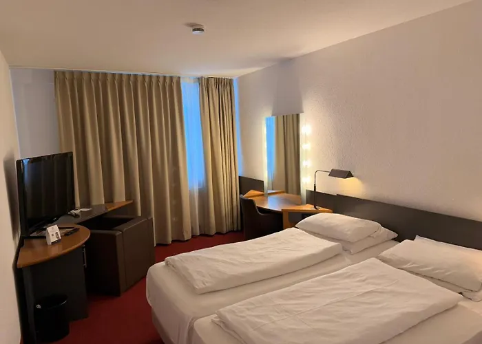 Roomie Hotel