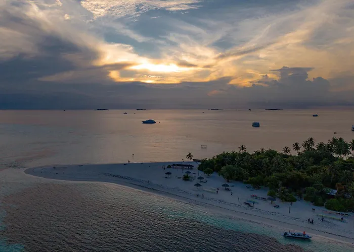 Aqua Luna Dhangethi