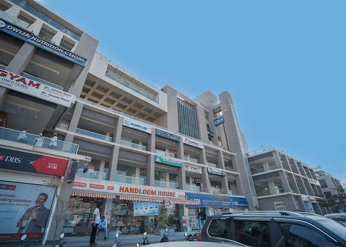 Hotel The Avanta - Gandhinagar