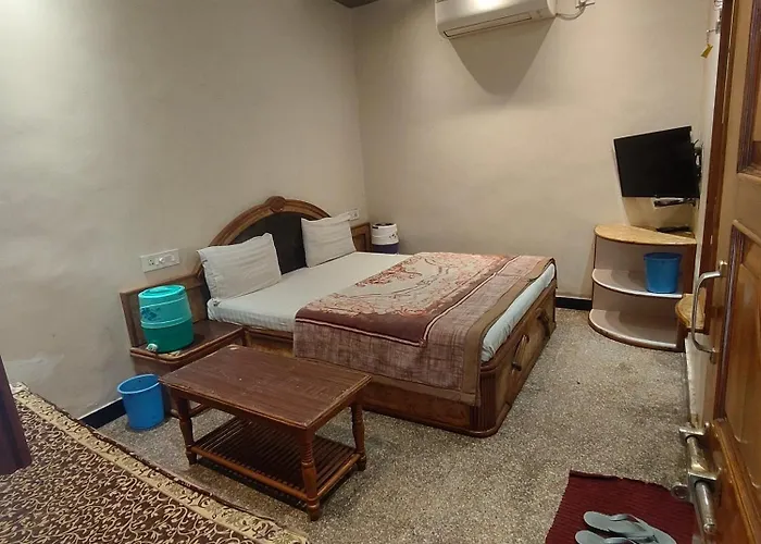 Hotel Priyanka - 750 Metres From Nakki Lake Near Bus Stand