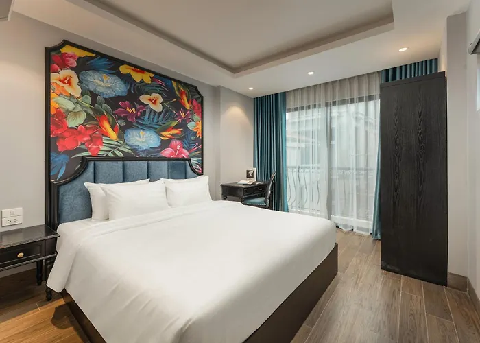 Aurora Hotel & Apartment