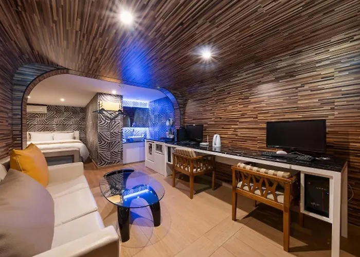 R Hotel