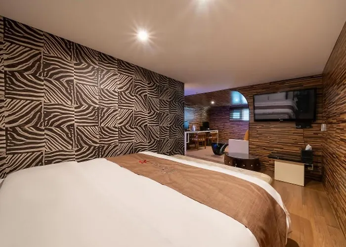 R Hotel