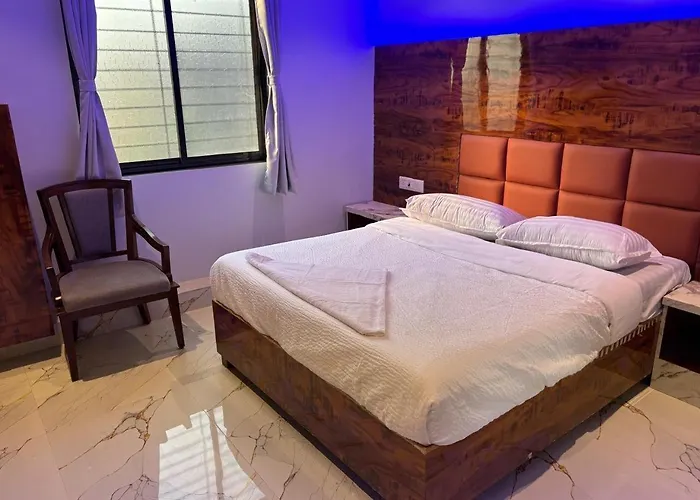 Hotel Midnight Lodging & Boarding
