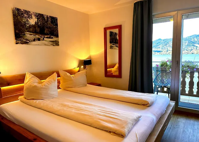Hotel Fischerstueberl Am See