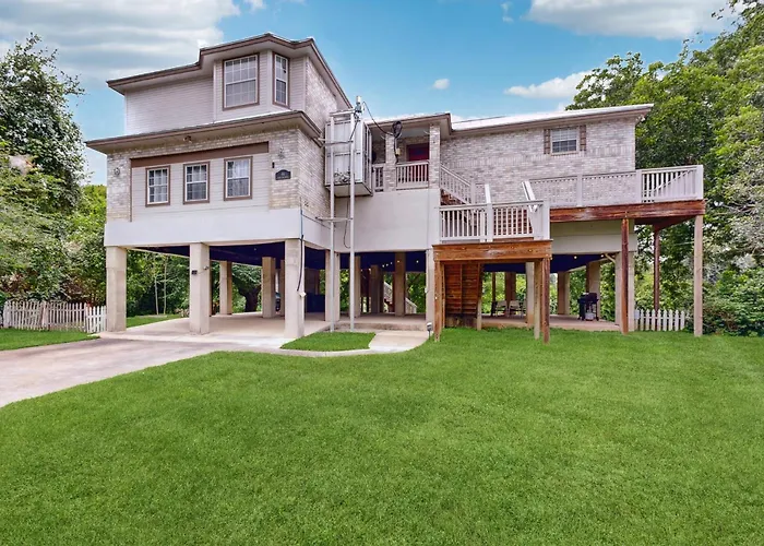 Riverfront Retreat W/ Wraparound Deck, Movie Room, Firepit
