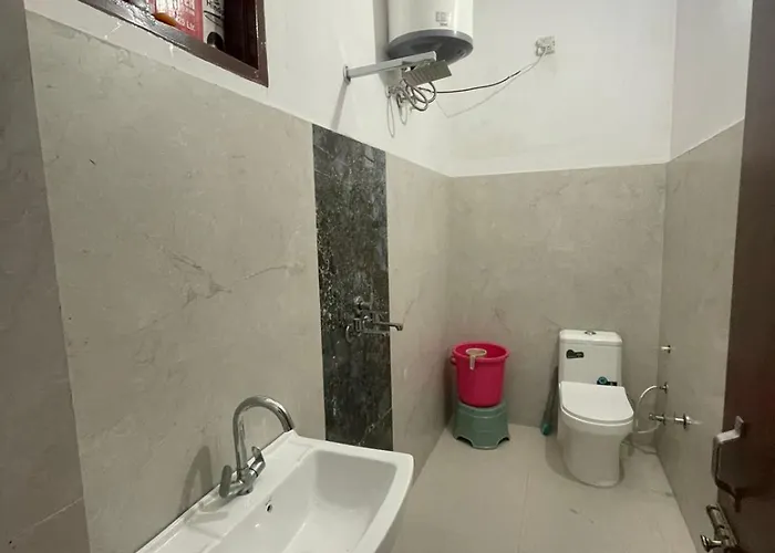 Royal Living Hotal
