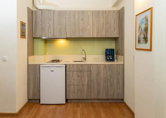Ippocrates Hotel Apartments & Restaurant