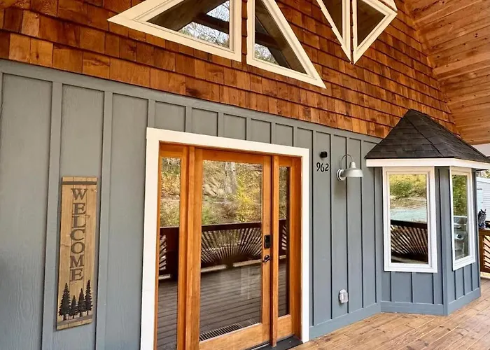 Mountain Cabin & Creek-Front Nature Retreat Nc