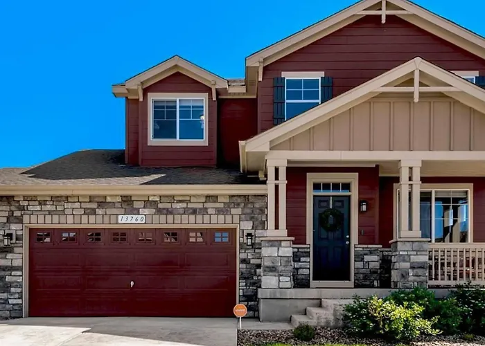 Stylish 4-Bedroom House - Denver Spruce - Sleeps 10 - Near Denver Airpot - Parking & Garden -