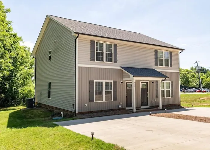 6 Bedrooms Sleeps 16 Great Area