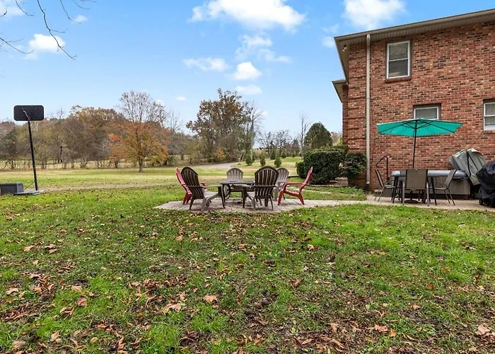Peaceful Historic Villa With Hot Tub & Pool Near Downtown Nashville, Tennessee