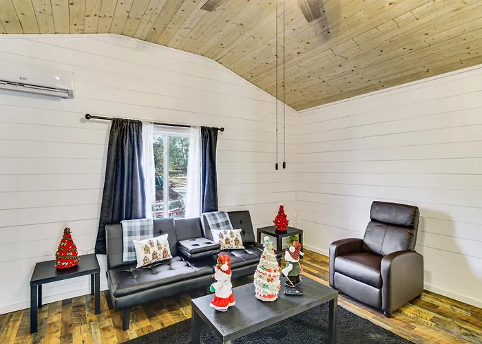 1 Mi To Dtwn Enterprise: Pet-Friendly Home W/ Yard
