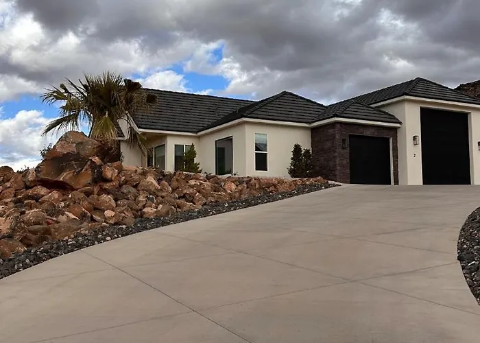 2Br Red Rock Retreat | Near Zion + Sand Hollow