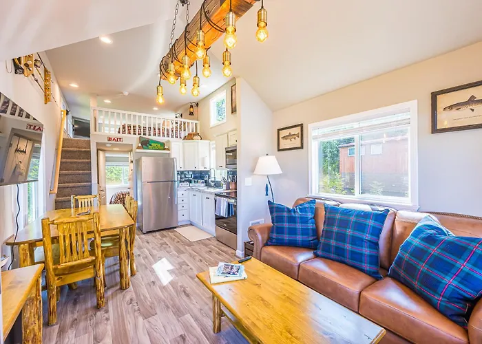 Rainforest Tiny Home Retreat Fishing Cabin