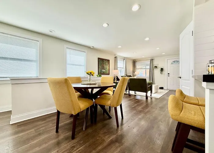 Cute And Cozy House In Quiet Blue Ash Neighborhood