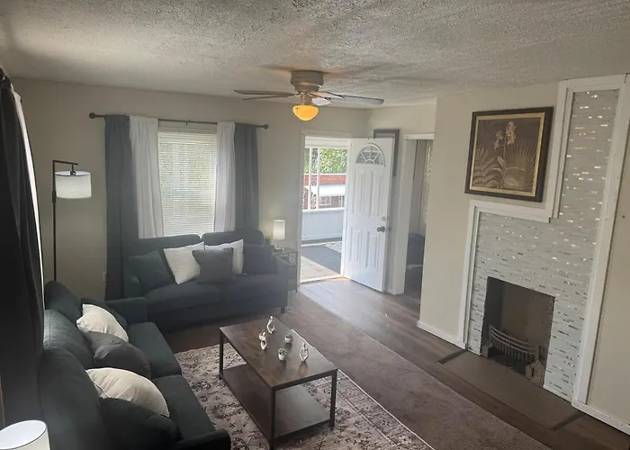 Cozy 3 4 Bedroom Home Ideal For Family