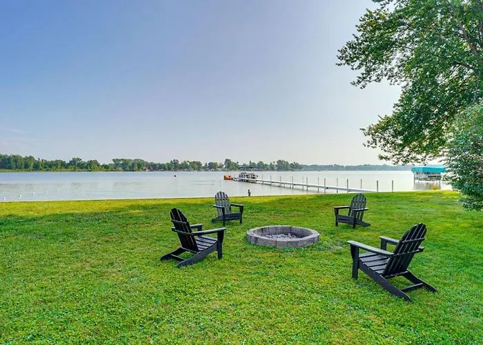 Chapman Lake Retreat With Pier, Fire Pit And Games