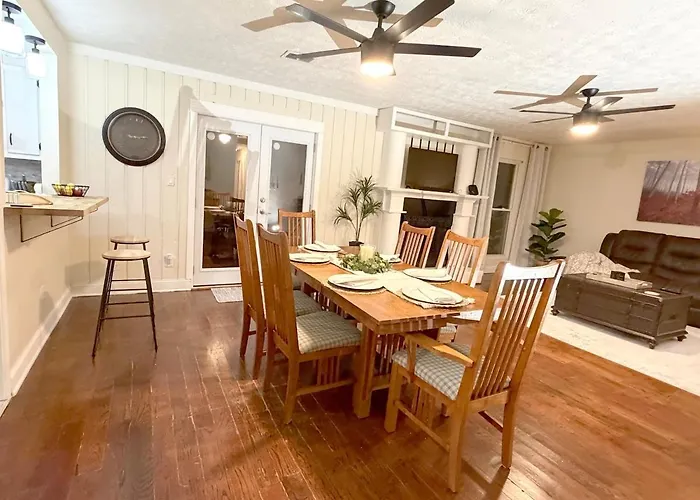 Cozy Home In Lawrenceville