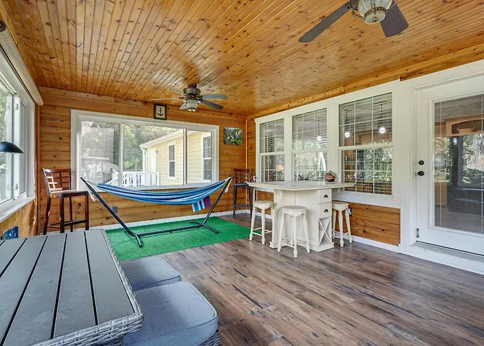 Weeki Wachee Family Getaway: Canal-Front Home