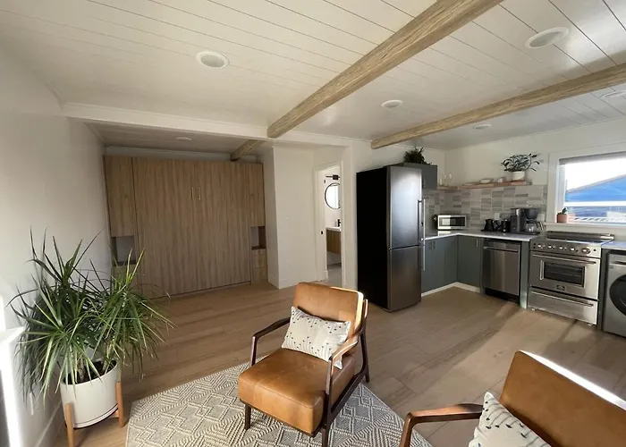 Cayucos Cottage Studio - Peak-A-Boo Ocean Views